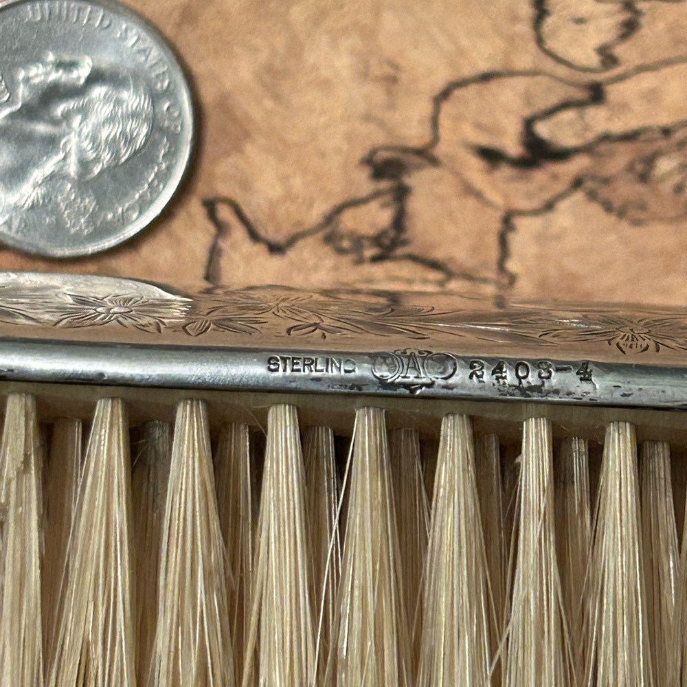 Vintage Sterling Silver clothes brush excellent condition. 2.6 ounces - Picture 2 of 4